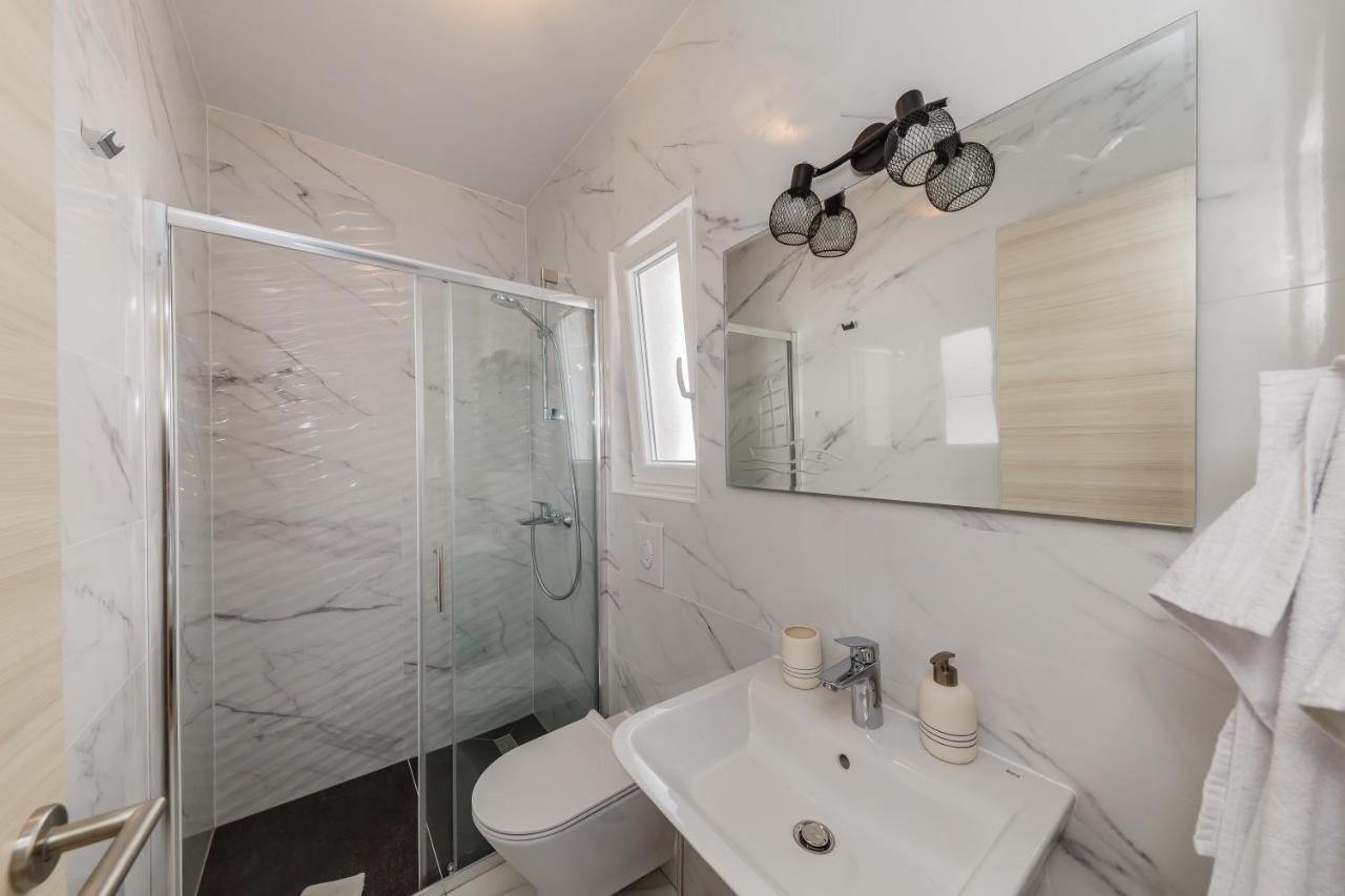 Gujinovic Apartment Tucepi Luaran gambar