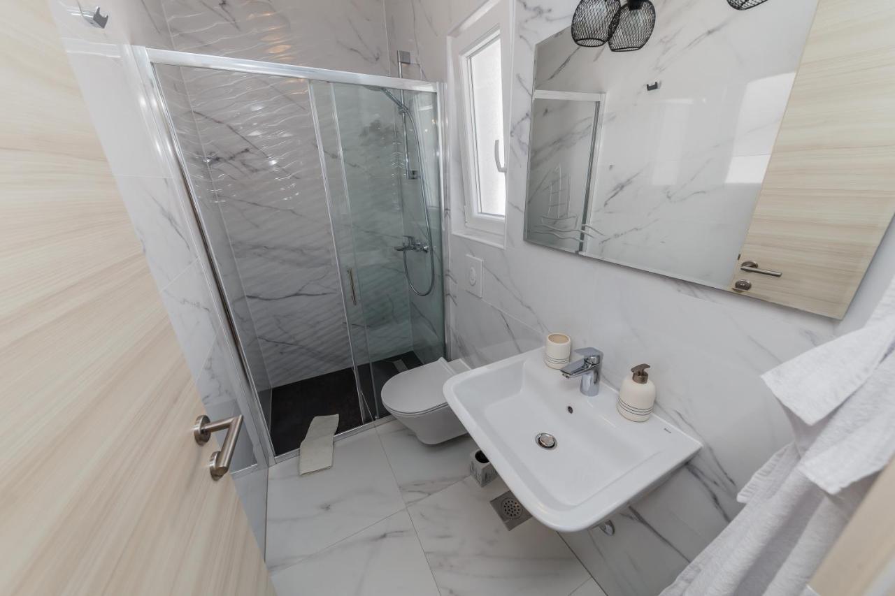 Gujinovic Apartment Tucepi Luaran gambar